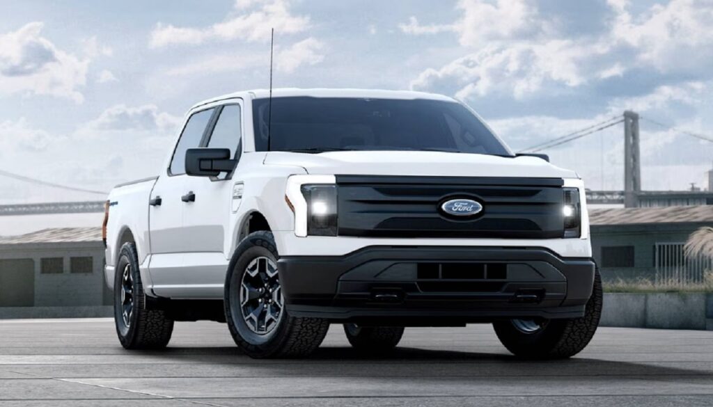 مميزات فورد F-150 لايتنينج 2024